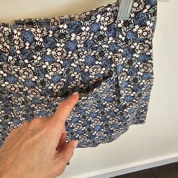 LOFT Blue Brown Mod Floral Print Linen Cotton Blend Riviera Shorts Size 2 - Picture 8 of 12